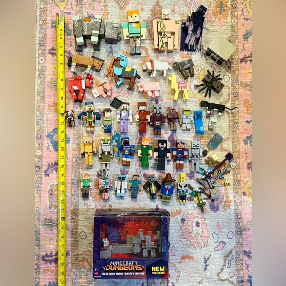 Minecraft action figures w/accessories - Picture 1 of 11